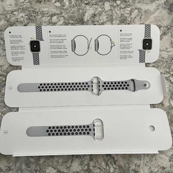 Apple Watch  Nike Sport Band - 44MM - Picture 3 of 4